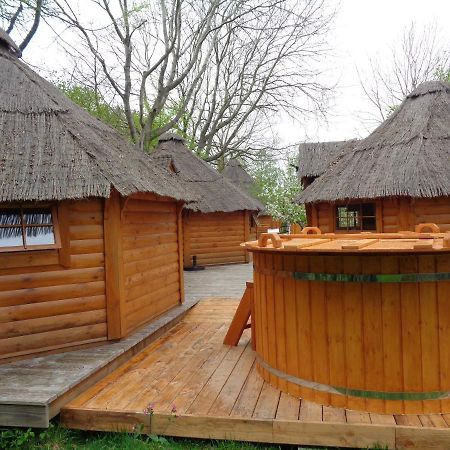 Tonn"O Loisirs Villa Servel ภายนอก รูปภาพ